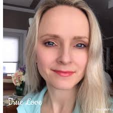 True Love is in the air! JC Lip Bar & Beauty looks amazing in True Love  LipSense and Glossy Gloss. You're giving us heart eyes, girl! Which gloss  would you wear with