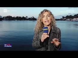 Il nome che si fa è quello dell'ambiziosa eleonora daniele, che conduce. A Ischia Vietato L Ingresso A Chi Proviene Dal Nord La Vita In Diretta 25 02 2020 Youtube