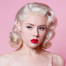 50 gorgeous medium hairstyles for women you'll want to try. Tap Into That Retro Glam With These 50 Pin Up Hairstyles Hair Motive