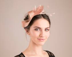 Grandes flores y diamontías de Fantasía Lilly Rosa en un peine