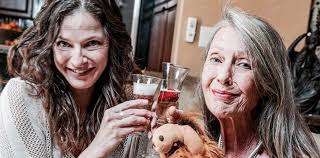 Retiro y silencio: cómo es hoy la vida de Andrea Elson, la hermana de Alf