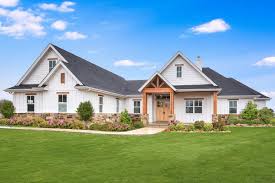 Plan 51788hz Stunning 5 Bed Craftsman Home Plan With Bonus Craftsman House Plans Farmhouse Style House Plans House Plans Farmhouse