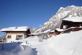 Otelin 12 aydınlık odasının tümü modern imkanlara sahiptir. Haus Hubertus Ferienwohnung Nesselwangle Tannheimer Tal Bed And Breakfast Austria