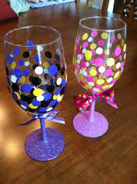 Using Gloss Acrylic Paint Paint Dots On Clean Glasses And Allow To Dry Put Into A Cold Oven Upside Down On A Cook Diy Decor Crafts Diy Crafts Creative Crafts
