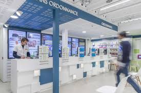 Pharmacie Acti Sud Archib O Banque D Accueil Comptoir Lumineux Ecrans Digitaux Pharmacie Parapharmacie Pharmacie Design Agencement Pharmacie Pharmacie