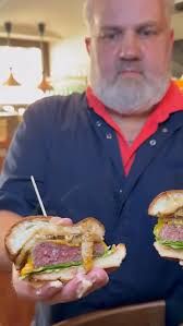 Tohle je @urbangrill.cz Praha!😎✊ To byste nevěřili, co udělá tahle  rajčatová omáčka s kebabem!😏 Kdo by si dal a kam příště?😇 #praha #kebab  #gyros #tortilla #jidlo #foodblogger