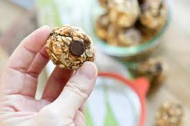 Oatmeal and Date Energy Bites