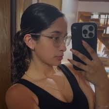 Elena Loza's Instagram, Twitter & Facebook