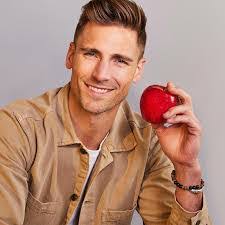 Betty Bange's Instagram, Twitter & Facebook