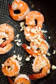 Aceasta reteta de creveti la tigaie cu sos de rosii este deosebit de gustoasa servita cu paine proaspata si insotita de o bautura tare. Paste Cu Sos Cremos De Creveti Si Rosii Diva In Bucatarie