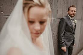 Immer dem anlass entsprechend gekleidet mische ich mich bei eurer hochzeit unter eure gäste und halte jeden wichtigen augenblick für euch fest! Hochzeitsstory Sina Sebastian I Photoart Hubner Hochzeitsfotografie Und Mehr