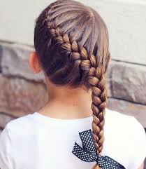 Coiffure pour une photo de classe. Coiffure Petite Fille 90 Idees Pour Votre Petite Princesse