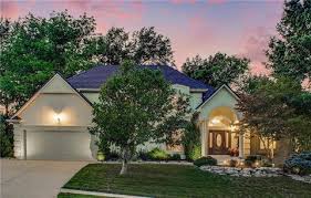 Page 4 Lees Summit Mo Single Family Homes For Sale Realtor Com Home And Family Renting A House Real Estate