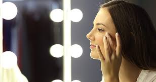Women often spot dark circles under their eyes, and while there are certain ways to identify what causes them and how to get rid of them, sometimes they just need a quick fix. 4 Makeup Hacks For Dark Circles L Oreal Paris