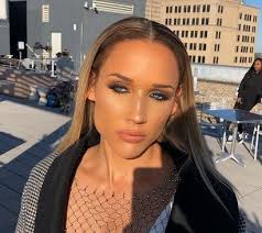 Lolo jones was born on august 5, 1982 in des moines, iowa, usa as lori susan jones. Lolo Jones Height Age Boyfriend Biography Family Net Worth More