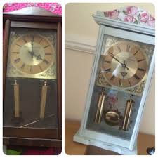 In diesem fall zeige ich euch heute wie ihr ganz einfach selber einen shabby chic schreibtisch selber machen könnt. Shabby Chic Pendulum Clock Decoupaged Chic Wall Clock Clock Painting Shabby Chic Clock