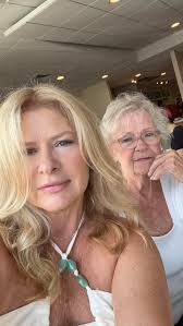 waiting for Mom one of our favorite things😁