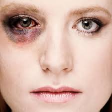 Kind (6) wählt für Mutter Notruf, wie in der Kita gelernt