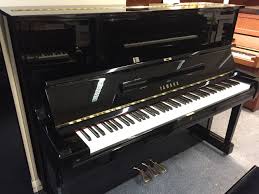 Pianos :: Yamaha UX-10