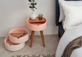 table de chevet ronde 18 idees deco pour votre chambre en 2021 table de chevet ronde table de chevet idee decoration chambre
