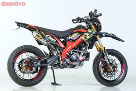Berhubung motor ini motor kuliah yang kemudian terpaksa diboyong ke jakarta untuk melanemani mencari nafkah. Kawasaki D Tracker 150 Dibikin Kekar Seperti Hulk Kaki Kakinya Ajib Nih Gridoto Com