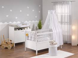 Babyzimmer Grau In Babyzimmer Wandgestaltung Kinder Von Babyzimmer Einrichten Junge In 2020 Babyzimmer Wandgestaltung Kinderzimmer Tapete Babyzimmer Einrichten