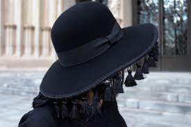 Every time i buy a beanie it looks ridiculous with so much of it rolled up, or it sticks out above my head like a condom. 4 Hat Brands For Small Heads Large Heads And Everyone In Between