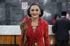 Her music career started when she won an asian music contest asia bagus grand final held in singapore in 1992. Krisdayanti Pastikan Hadiri Acara Lamaran Aurel Dan Atta Halilintar