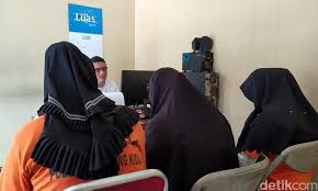 Ngga jadi download ya karena ngga bisa. Ini Ibu Anak Yang Curi Perhiasan Emas Majikan Di Garut