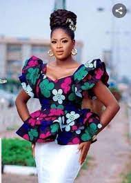 Elle propose une collection artisanale de pièces uniques ou d'éditions limitées. Pin By Aminata Ndao On Dreams2 African Print Tops Latest African Fashion Dresses African Fashion Dresses