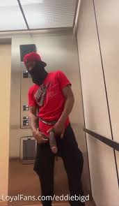 Masturbating my sneak in front of the elvador of my work office - Videos -  monstercock.info