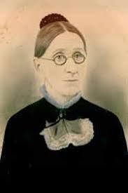 Estella Knight's Instagram, Twitter & Facebook