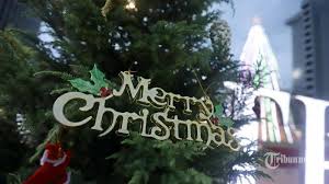 Di tahun yang sulit ini tetaplah menemukan kebahagiaan. 14 Ucapan Selamat Natal 2019 Dalam Berbagai Bahasa Daerah Ambon Jawa Manado Banjar Hingga Batak Tribun Jatim