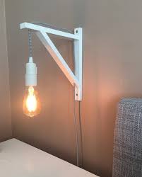 Diy So Baust Du Aus Einem Regalwinkel Eine Lampe Lampe Wandregal Mit Beleuchtung Ikea Lampen