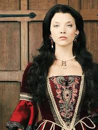 8.henry'nin;evlenebilmek için uğruna anglikan kilisesi'ni kurdurduğu,sonra da kurtulabilmek için boynunu vurdurduğu britanya kraliçesi. Pin By Jenny On Period Clothing Tudor Fashion Tudor Dress Natalie Dormer