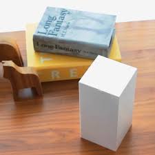 生活感が出ないシンプルデザインの ロール型ウェットティッシュケース ヴェール のご紹介です ロール型のウェットティッシュをオシャレに収納でき コンパクトサイズで狭いスペースにもすっきりと収まります 中蓋が透明なため 残量も一目で分かりやすい ホワイト