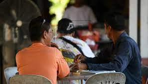 Asap rokok mereka berterbangan mengganggu anda untuk melalui kawasan tersebut? Sarawak Tangguh Larangan Merokok Di Tempat Awam Sarawakvoice Com