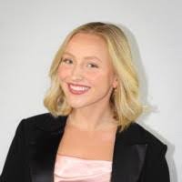 Katie Farr's Instagram, Twitter & Facebook