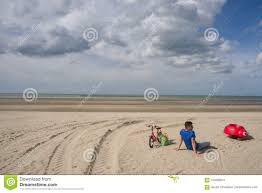 Discover the beaches of dunkirk in france with our photos and opinions. Peaceful Beach Of Dunkirk In France Place Of The Dynamo Operation In 1940 Editorial Photography Image Of Dynamo Bath 104398547