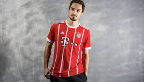 Meisterschaft nach einführung der bundesliga 1963/64 darf er vier meistersterne auf dem trikot tragen. Fc Bayern Munich 2017 18 Adidas Home Shirt Soccerbible