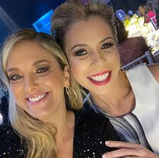 Vivaaaa Keilinha 🎂🎉🤩🥳🥂 Ela me tira as melhores risadas, ela mata todas  as minhas curiosidades sobre os famosos, ela entra nas minhas brincadeiras  no programa e ela responde meus zaps com as