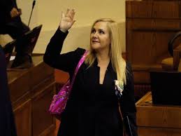 La tercera pm la inquietud por el ruido presidencial de pamela jiles se propaga del f.a. Filtran Video Del Momento Exacto De Caida De Pamela Jiles En El Congreso
