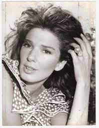 Graciela noemí zabala, conocida por su nombre artístico graciela borges (ciudad de buenos aires, 10 de junio de 1942), es una actriz argentina de cine y televisión.destacada por su talento y gran atractivo, encarnó la belleza argentina de los años sesenta y su participación en varios filmes la convirtió en la actriz más famosa del cine nacional de esa época. Graciela Borges