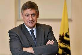 Overleefde het niet door telefoon van zijn vrouw. Schone Lei Op Alle Fronten Voor Jan Jambon In De Regering En In De Liefde Met Nieuw Huwelijk Metro Krant