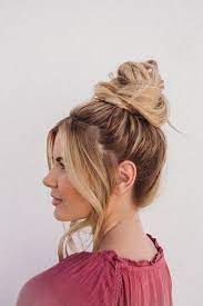 Hair How To An Effortless Top Knot Tutorial From Amber Fillerup Clark Lauren Conrad Top Knot Hairstyles Barefoot Blonde Hair Braided Top Knots
