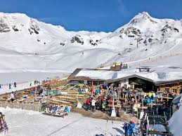 Das skihotel liegt direkt an der skipiste und modernen liftanlagen. Snowkiten Snowbiken And Snowboarden In Obertauern Austria Traveltomtom Net
