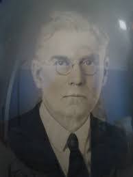 Sandy Overly's Instagram, Twitter & Facebook