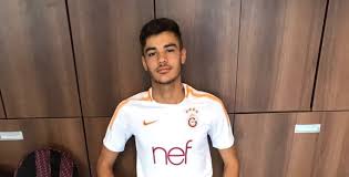 Ben 2 yıl önce okul değiştirene kadar aynı okuldaydık*. Iste Terim In Son Harikasi Ozan Kabak Sayfa 1 Galatasaray 16 Subat 2021 Sali