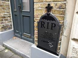 Zimmermann, holzwaren, sägewerk, holz und holzwaren einzelhandel, friedhofsverwaltung, friedhofsamt, holzhandwerk, stadtfriedhof, friedhof. Halloween Deko Schaurigen Grabstein Einfach Selber Bauen