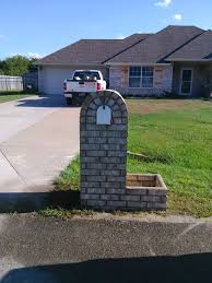 A Mailbox With Planter I Did In Aubrey Texas With Images Custom Mailboxes Brick Repair Mailbox